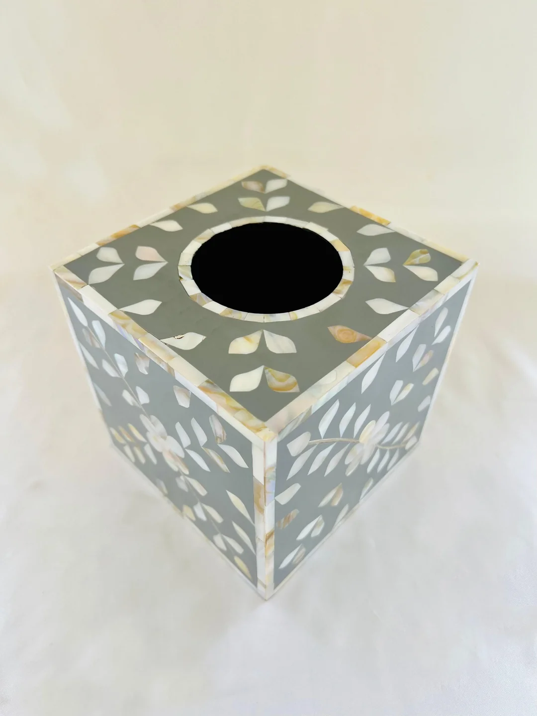 Sleek Oasis Black Lid Tissue Box by Ashborn furniture