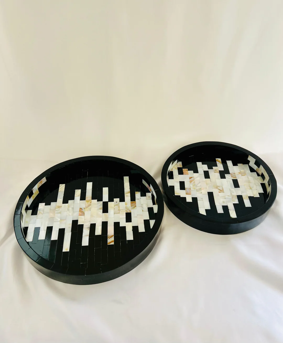 Jodha Furniture Monochrome Patterned Mosaic Tray In Mother Of Pearl - Image 2