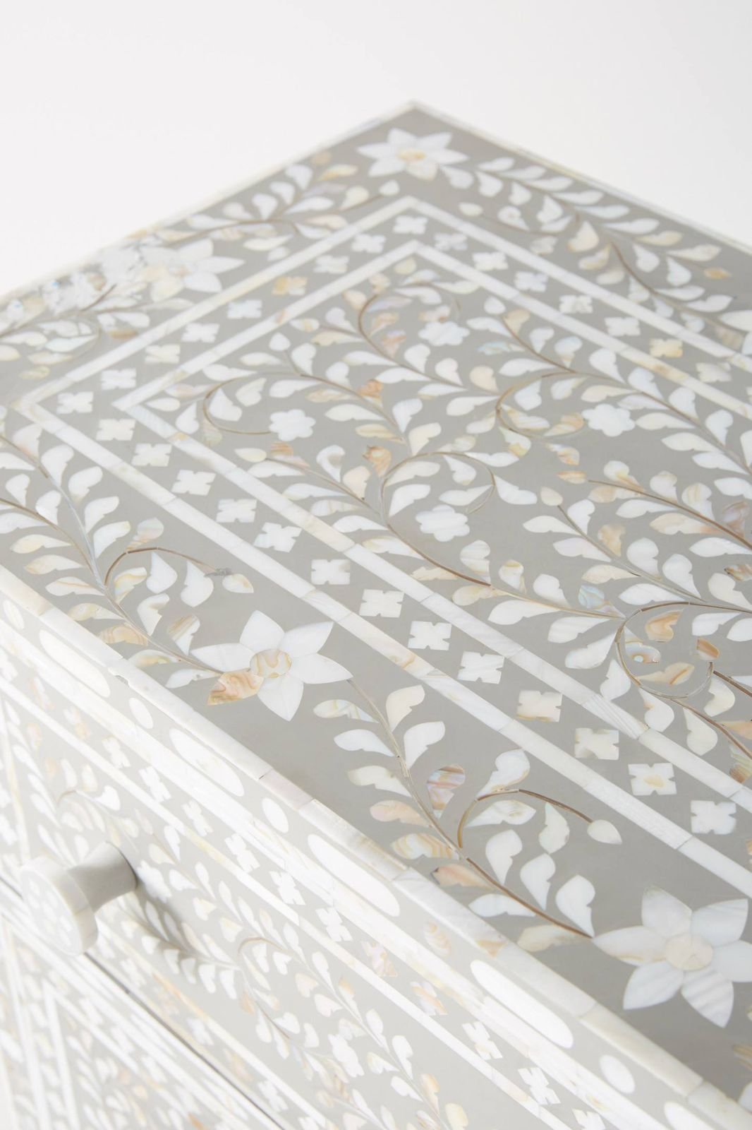 Timeless mother of pearl chest of drawer By Ashborn furniture - Image 3