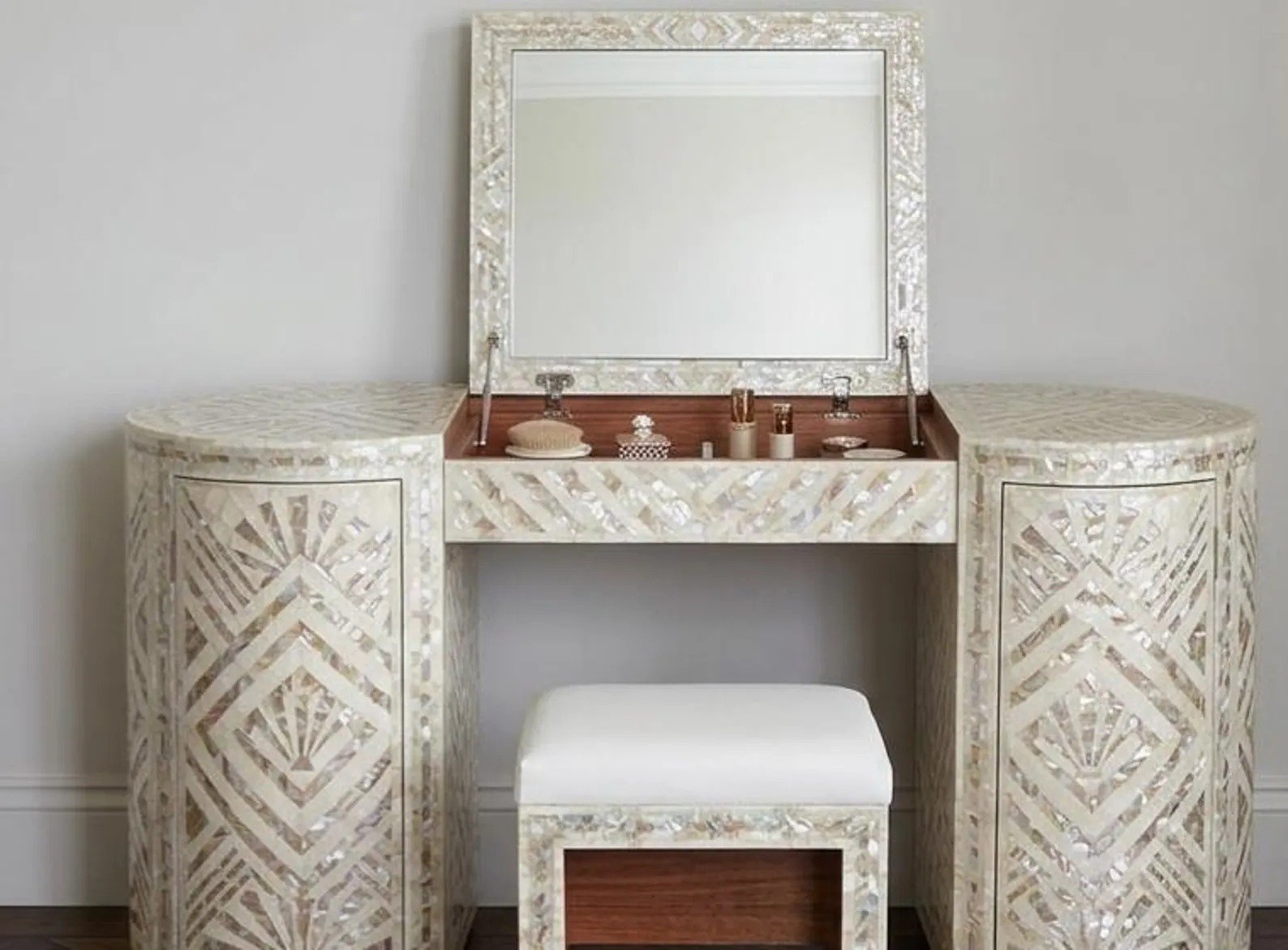 Pearl Heaven mother of pearl dressing table by Ashborn furniture - Image 3